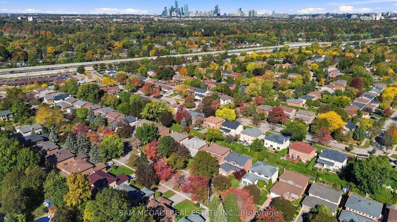 1138 Vanier Drive — photo 3