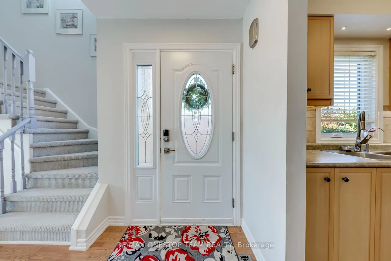 2070 Glenada Crescent — photo 3