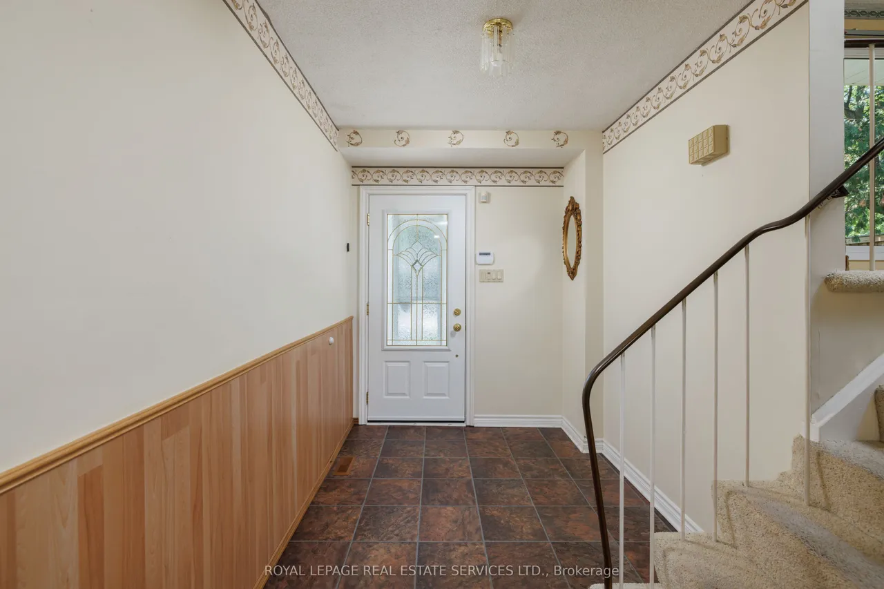 18 Osborne Crescent — photo 3