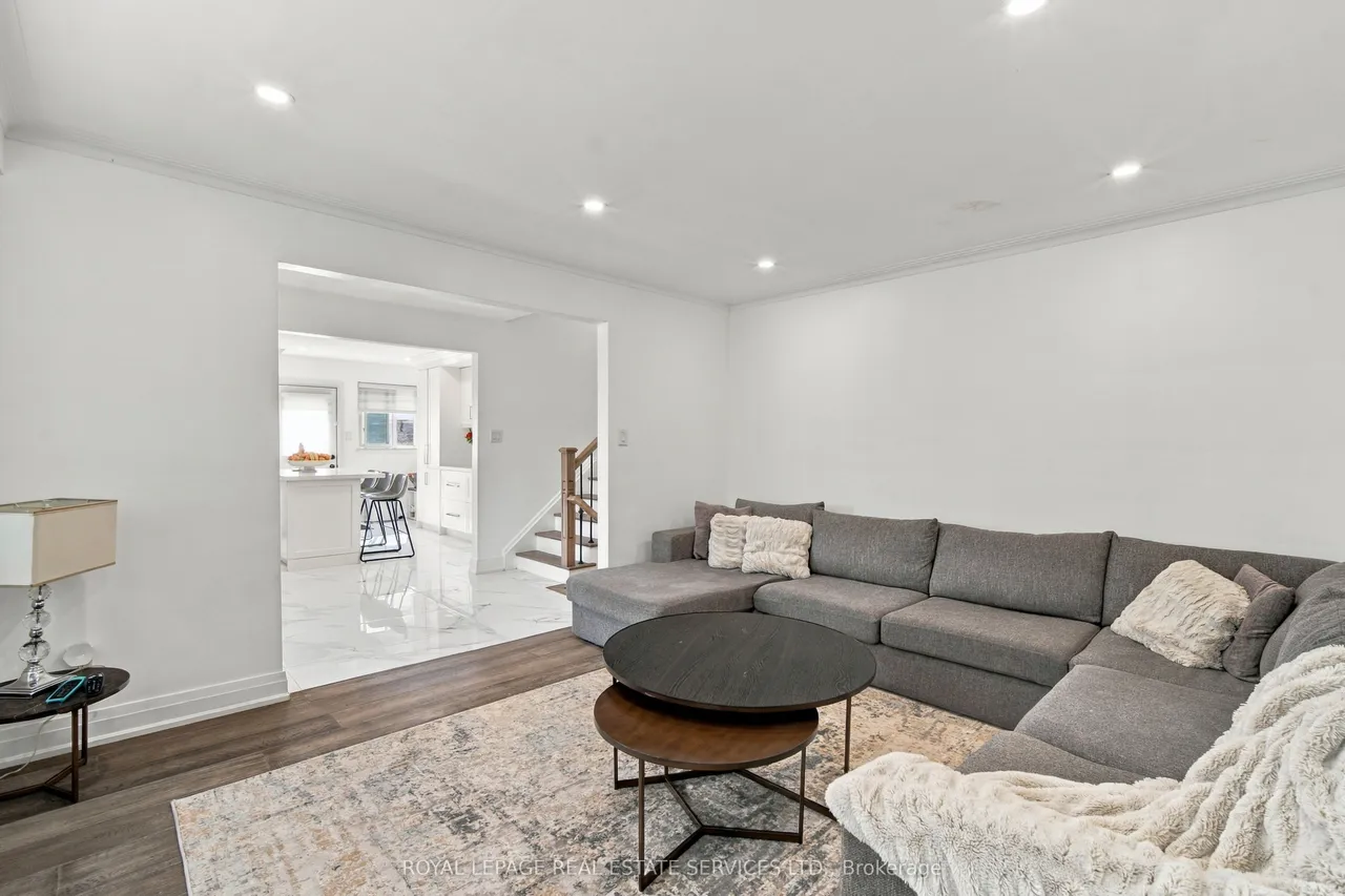 560 Stonecliffe Road — photo 3