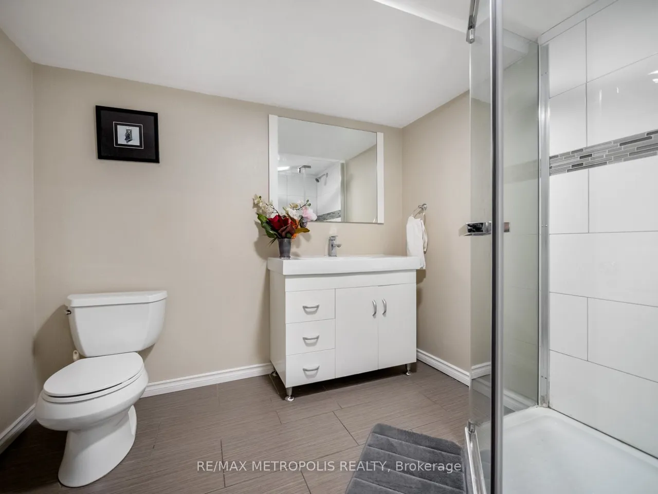 144 All Saints Crescent — photo 39
