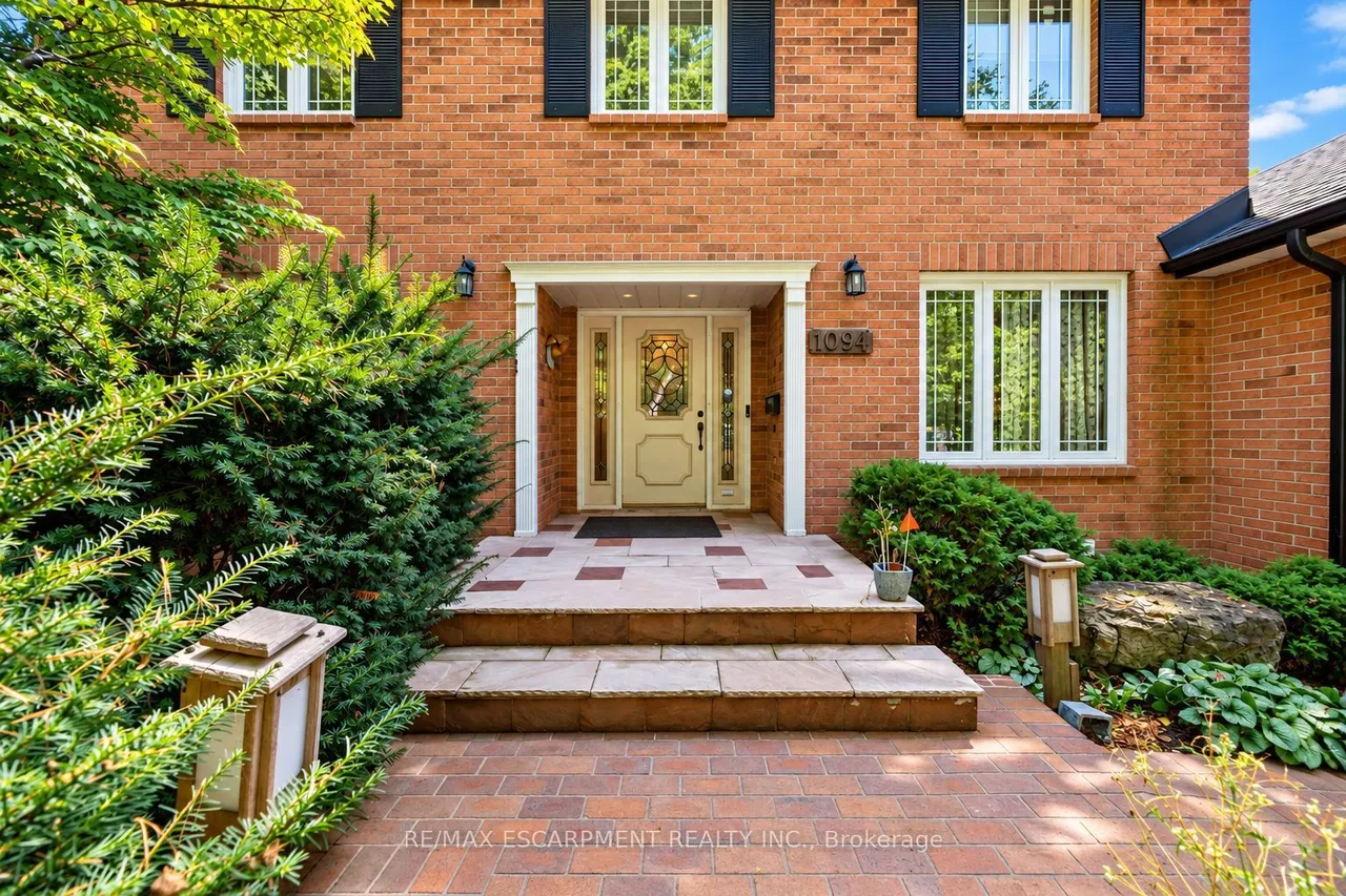 1094 Rebecca Street — photo 3
