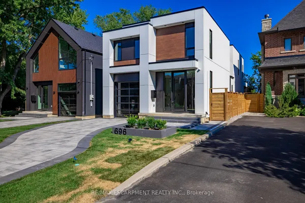 696 Montbeck Crescent — photo 2