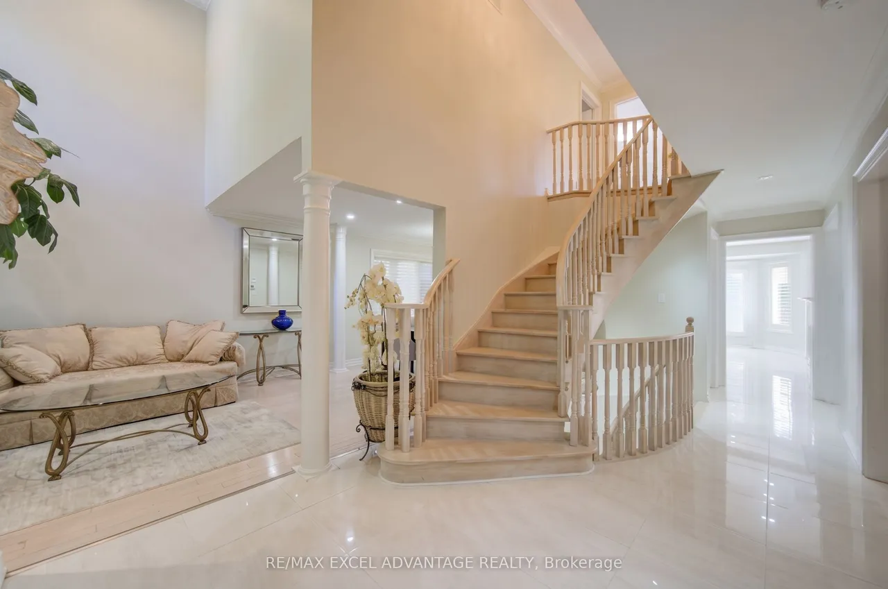 5470 Middleport Crescent — photo 2