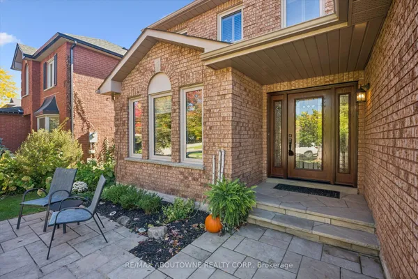2086 Sprucedale Drive — photo 2