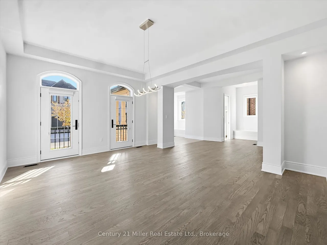 2339 Hyacinth Crescent — photo 3