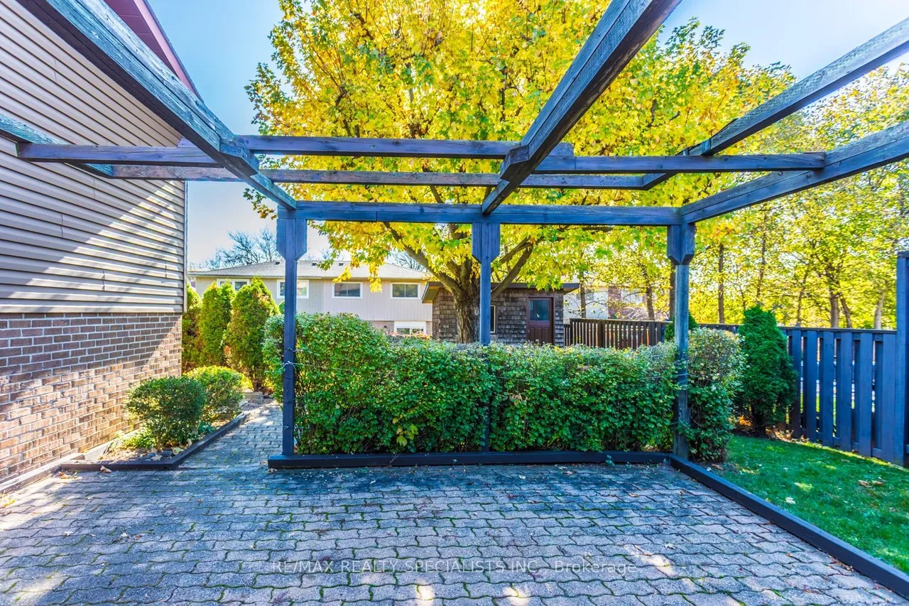2412 Brasilia Circle — photo 47