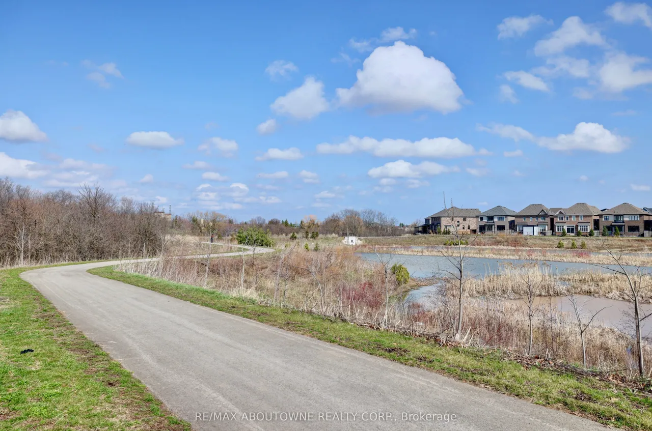 1416 Ford Strathy Crescent — photo 31