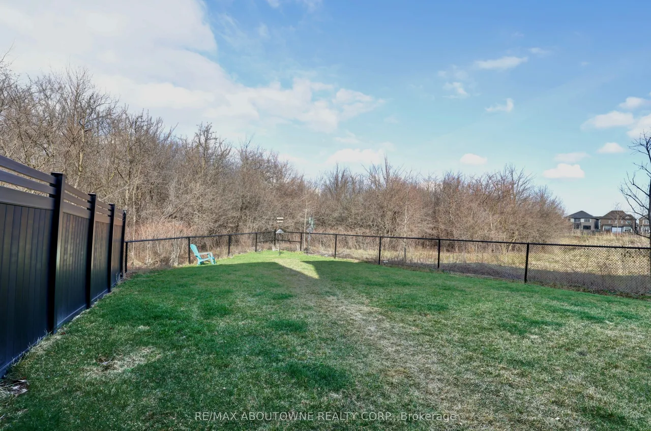 1416 Ford Strathy Crescent — photo 30