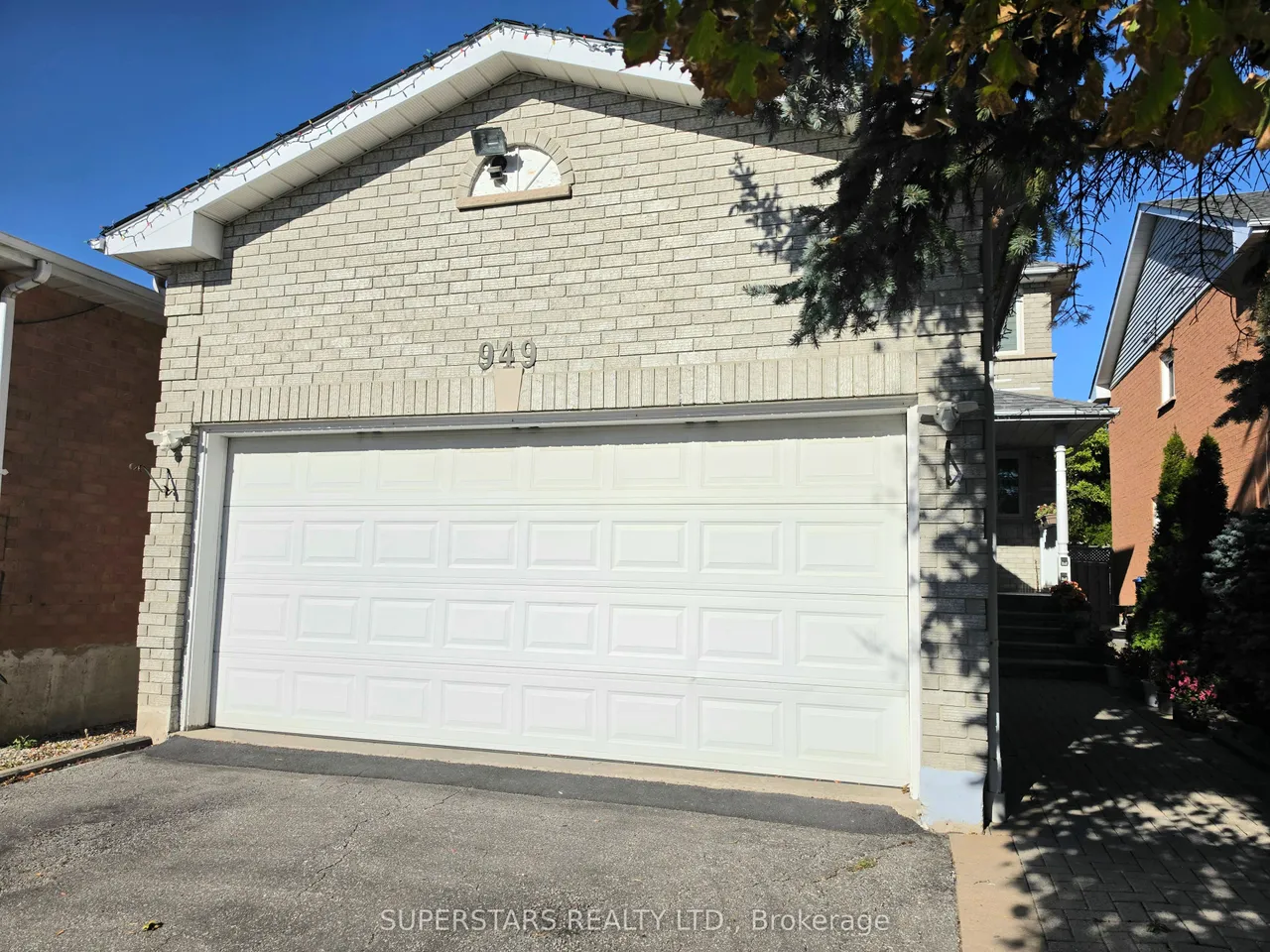 949 Binscarth Drive — photo 2