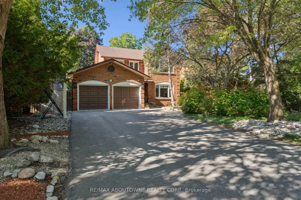 1194 Queen Victoria Avenue — photo 3