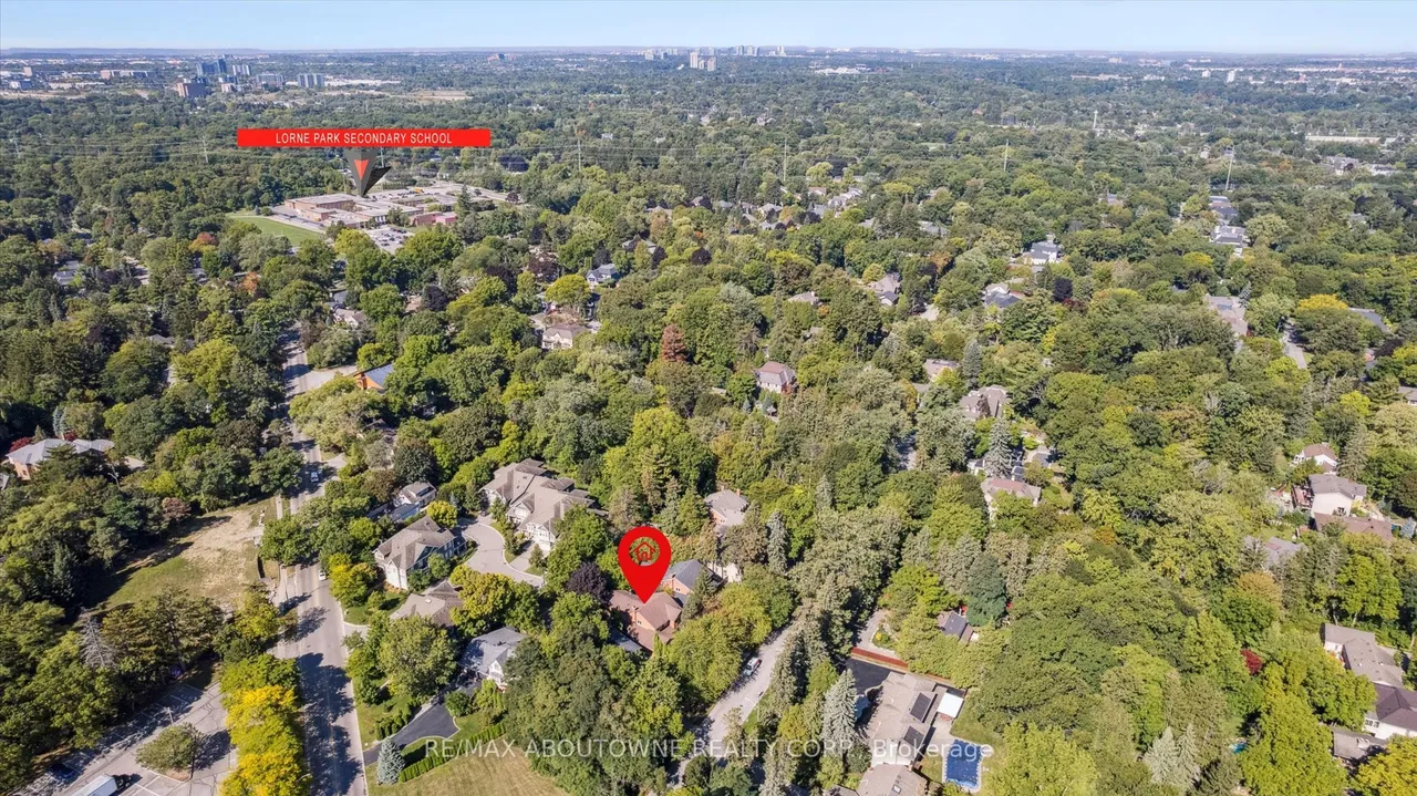 1194 Queen Victoria Avenue — photo 50