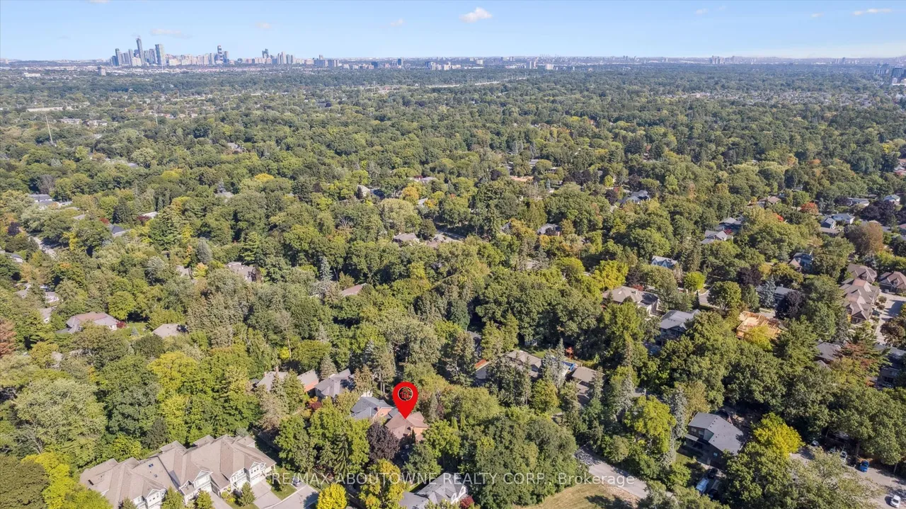 1194 Queen Victoria Avenue — photo 49