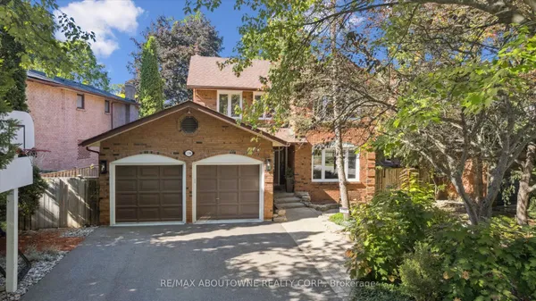 1194 Queen Victoria Avenue — photo 2