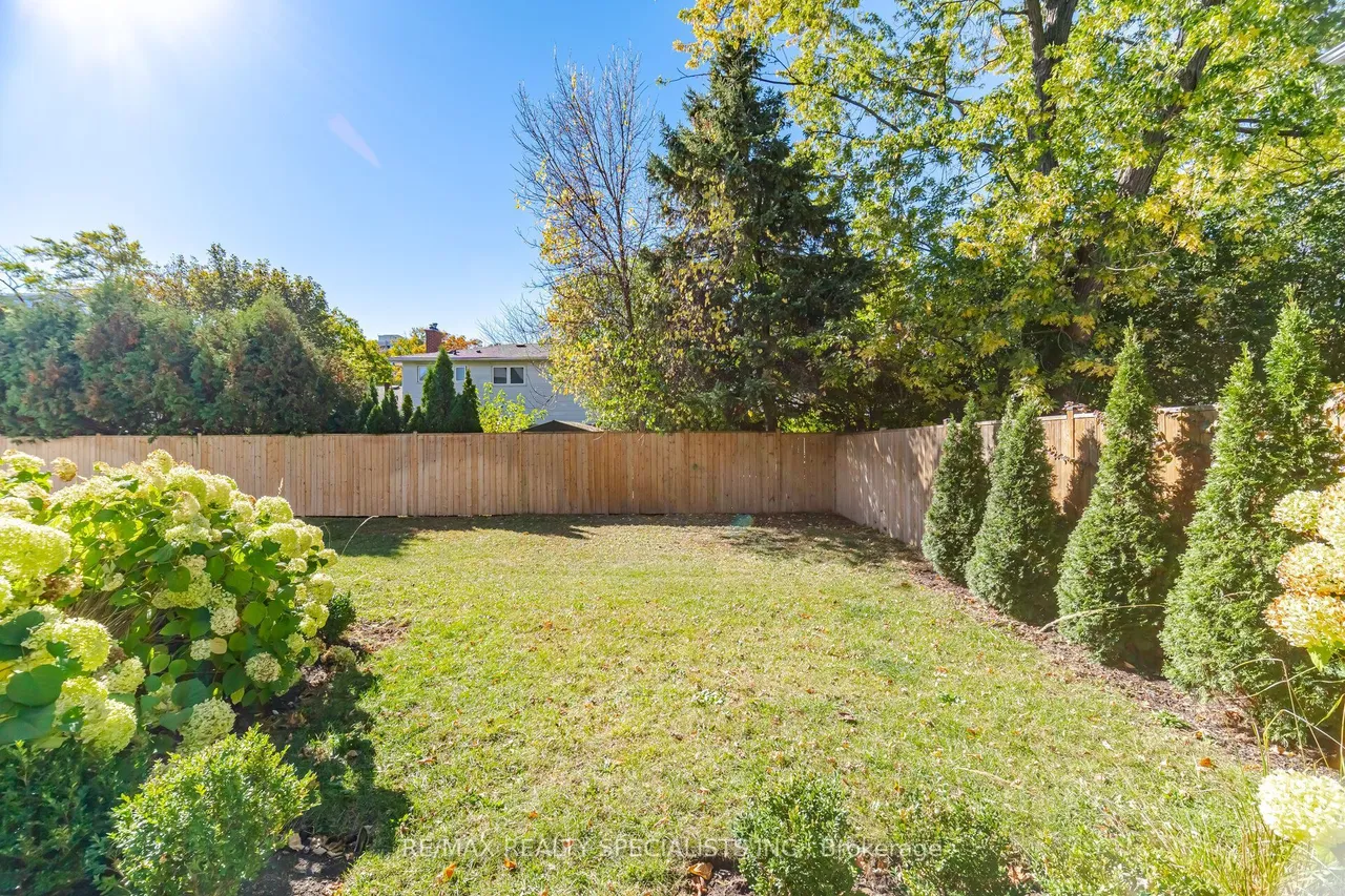 2107 Lakeshore Road W — photo 49