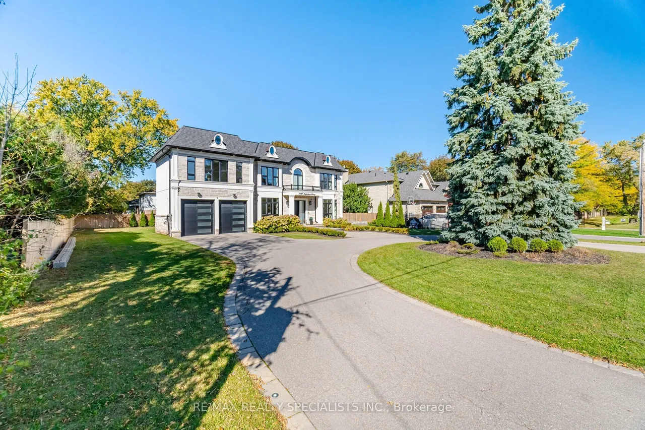 2107 Lakeshore Road W — photo 3