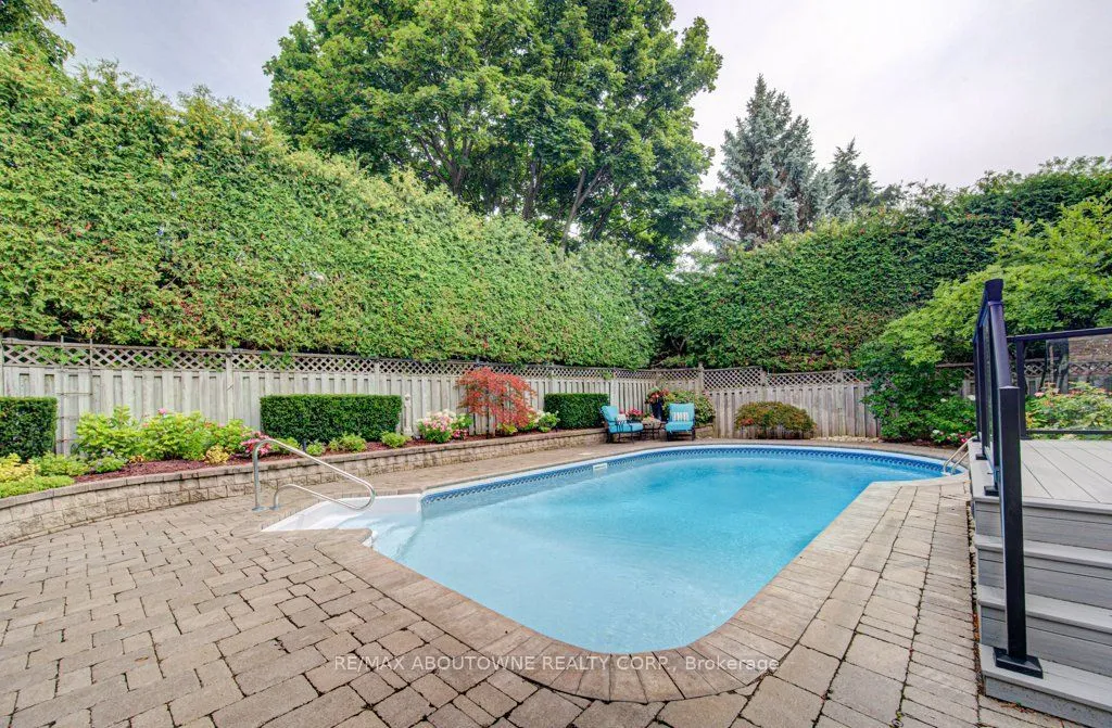2220 Dunvegan Avenue — photo 47