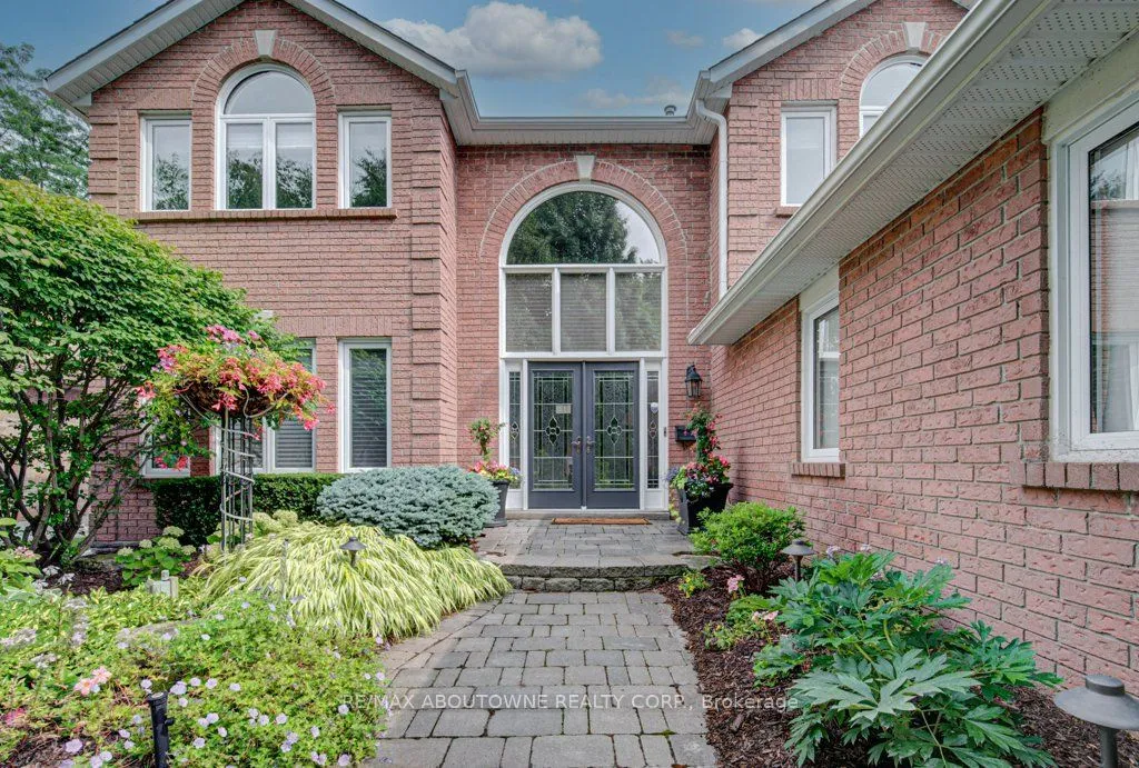2220 Dunvegan Avenue — photo 3