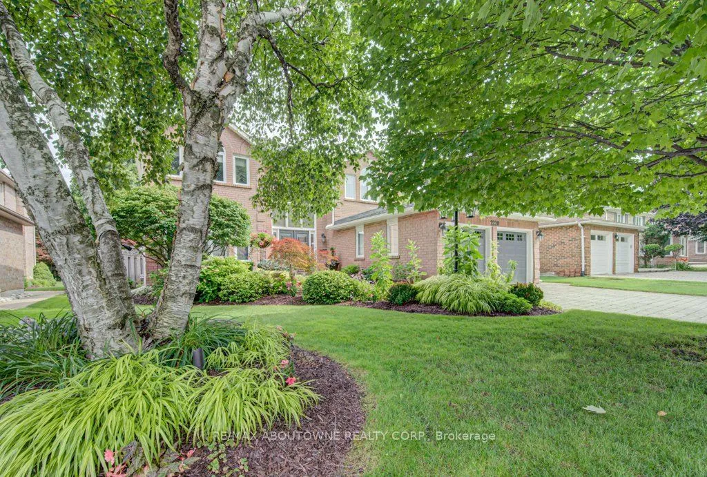 2220 Dunvegan Avenue — photo 2