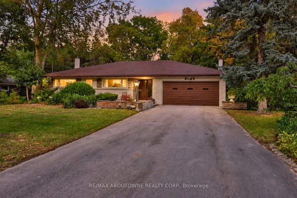 2086 Glenforest Crescent