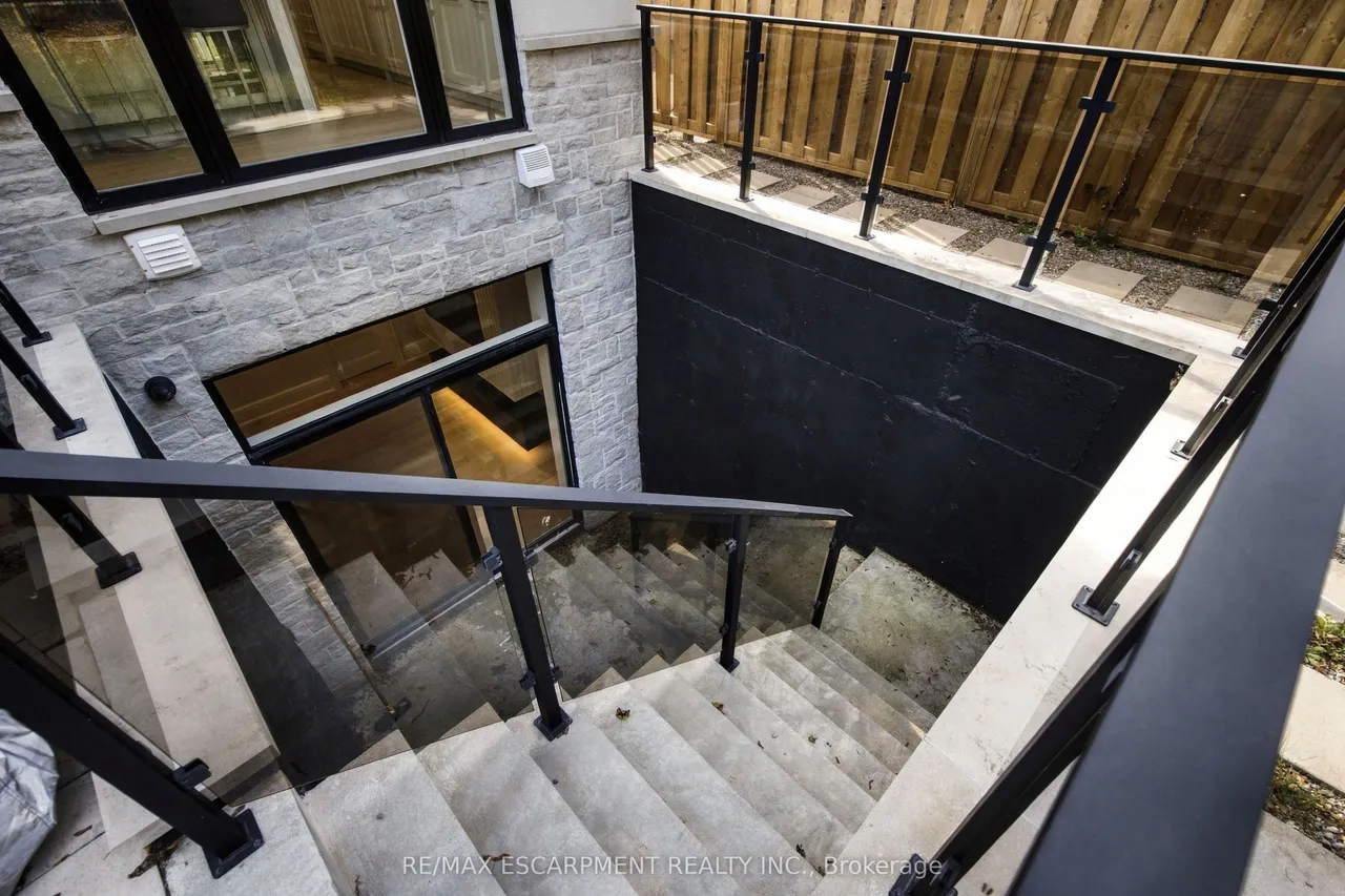 131 Mayfield Drive — photo 49