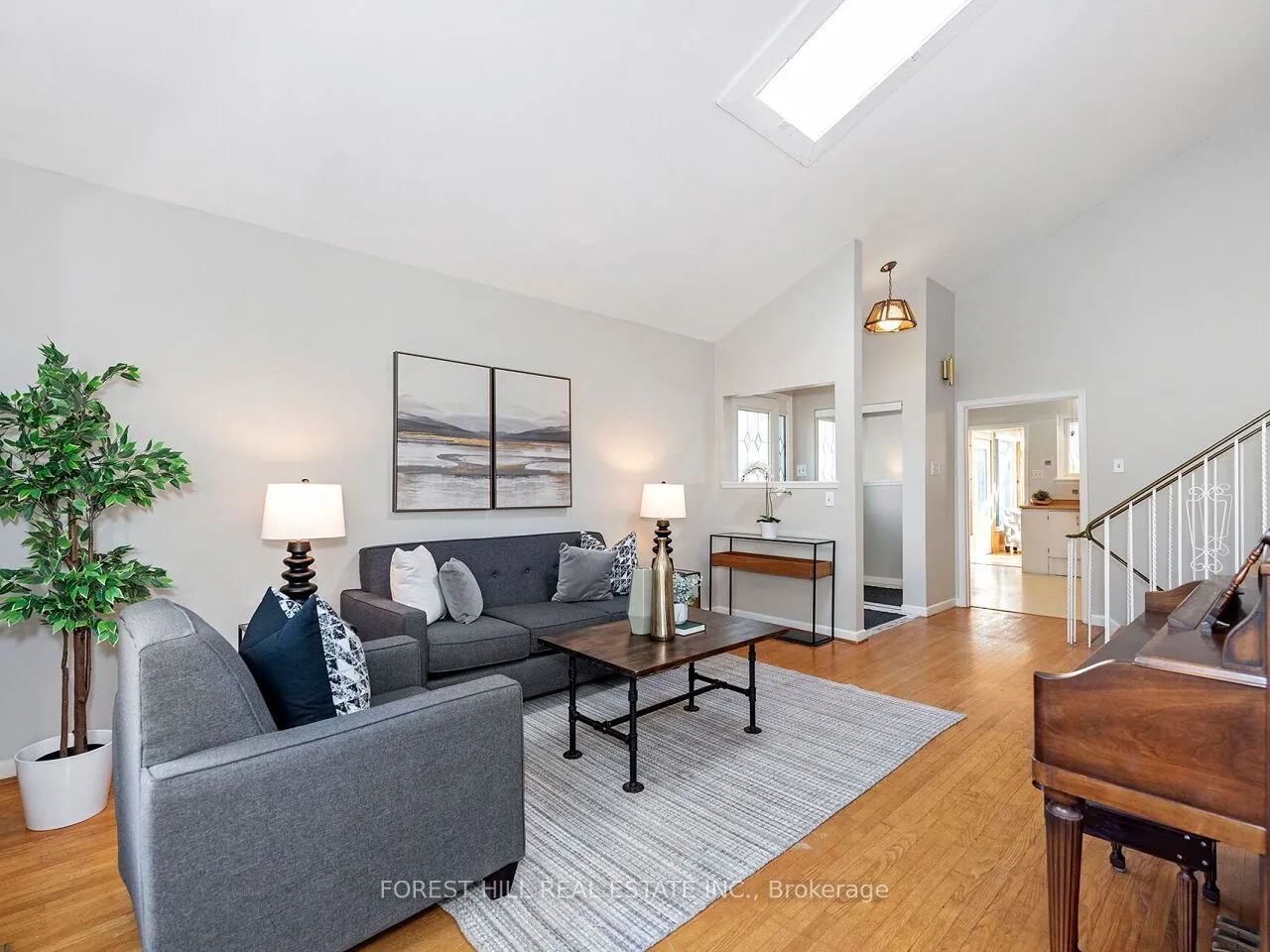 1421 Ludbrook Court — photo 3