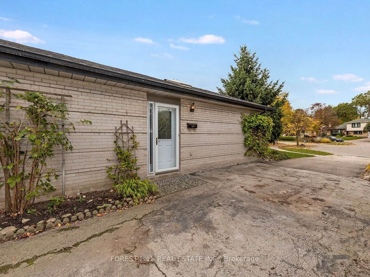 1421 Ludbrook Court — photo 21