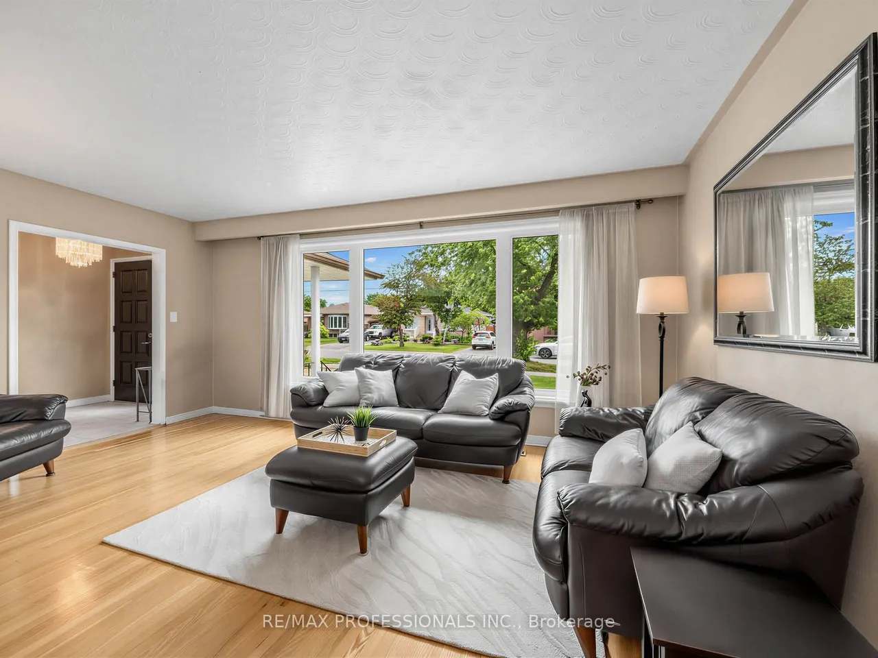 793 Netherton Crescent — photo 3