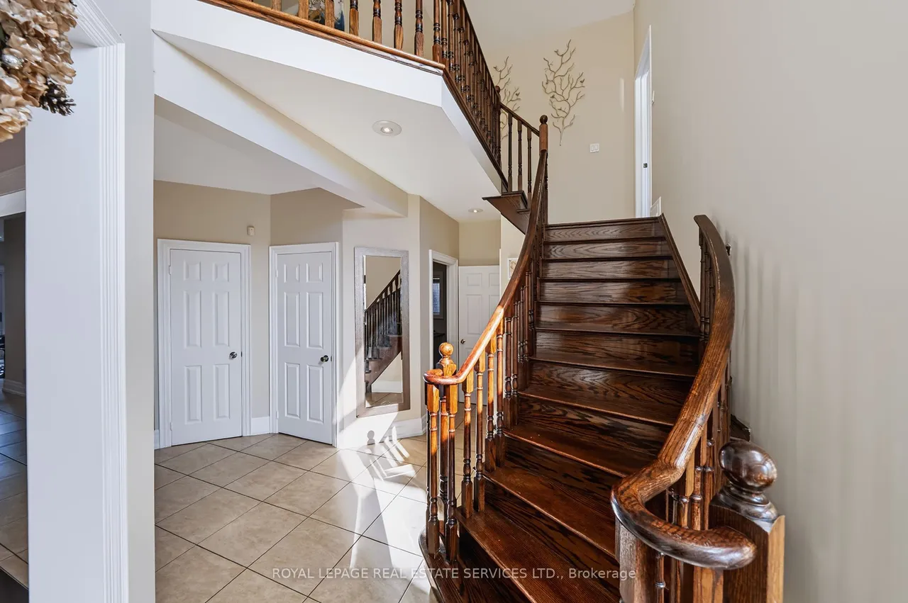 1349 Midgreen Lane — photo 3