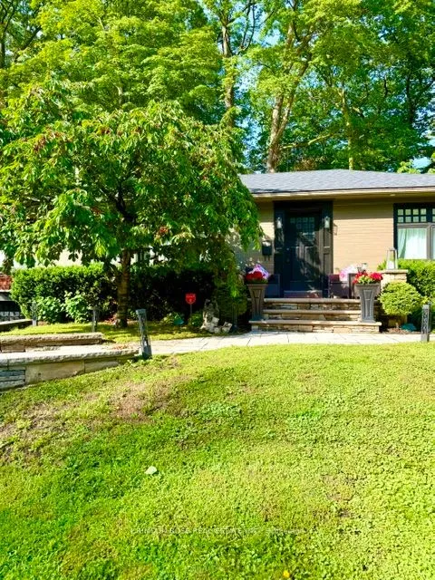 89 Holyrood Avenue — photo 2