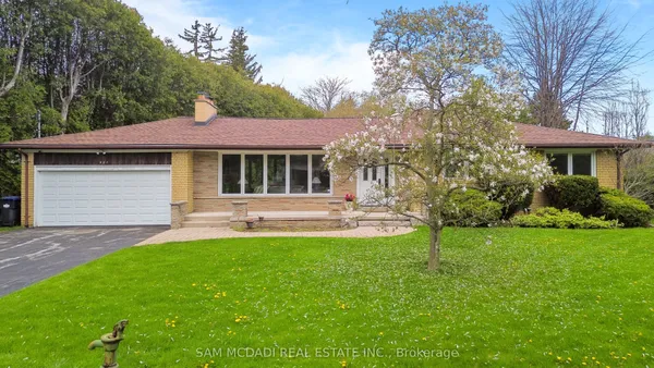 521 Vanessa Crescent — photo 2