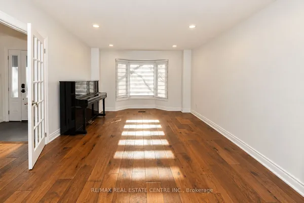 1307 Saddler Circle — photo 2