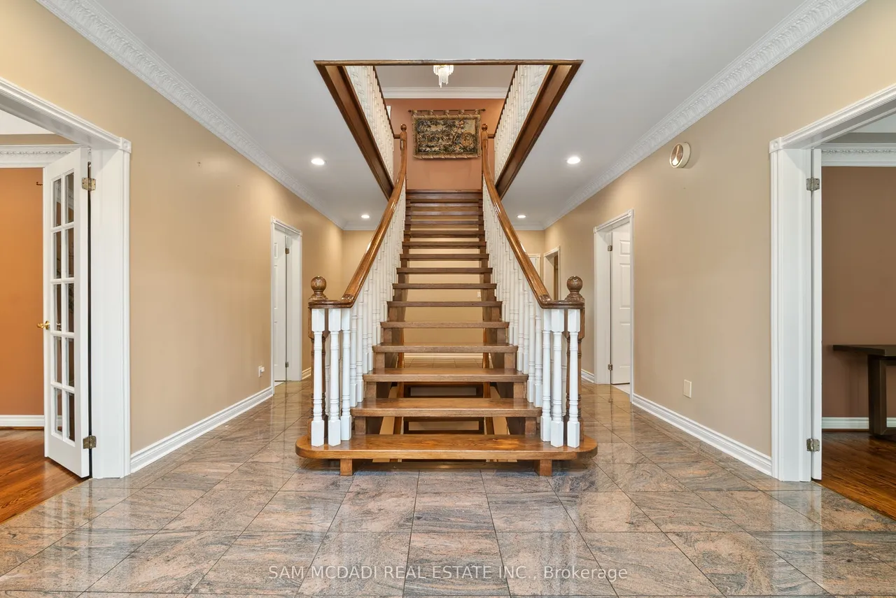 2339 Glengarry Road — photo 3