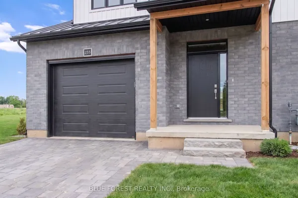 245 McTavish Street — photo 2