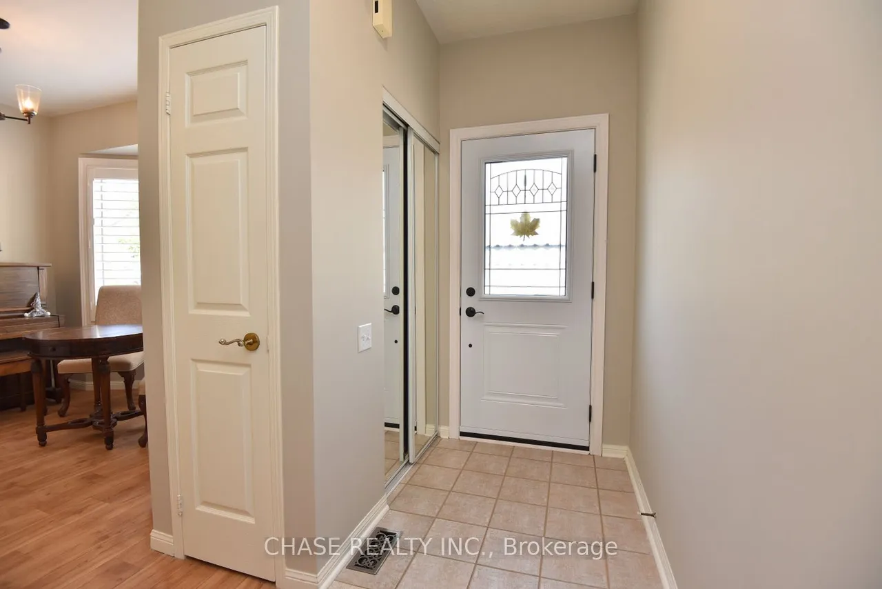 157 Silverbirch Boulevard — photo 2