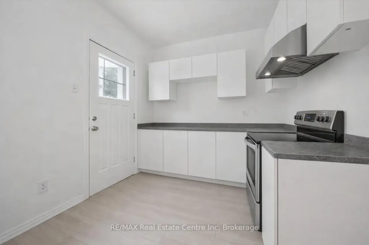 136 Paisley Street — photo 3