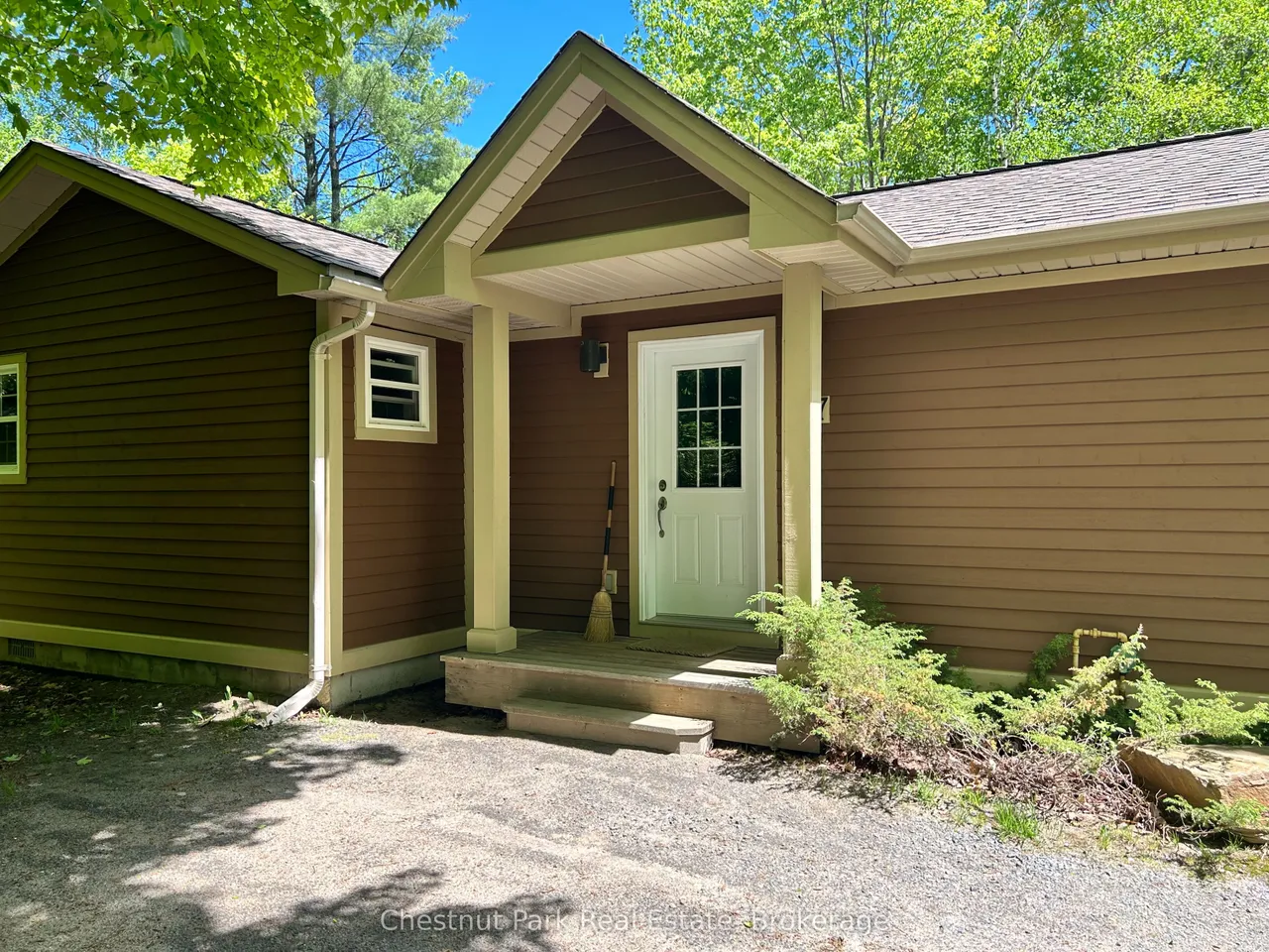 1052 RAT BAY Road — photo 3