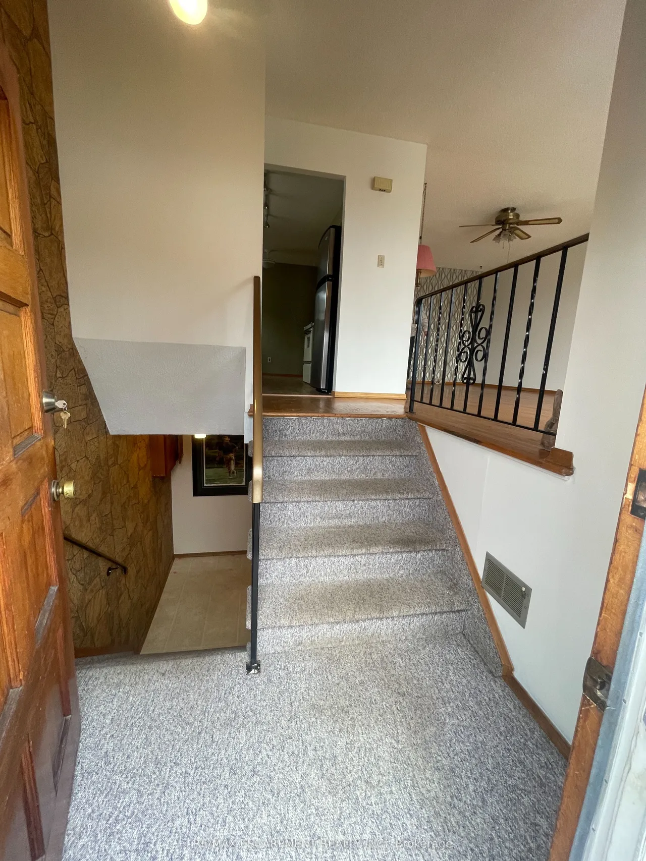 24 Yeoville Court — photo 2