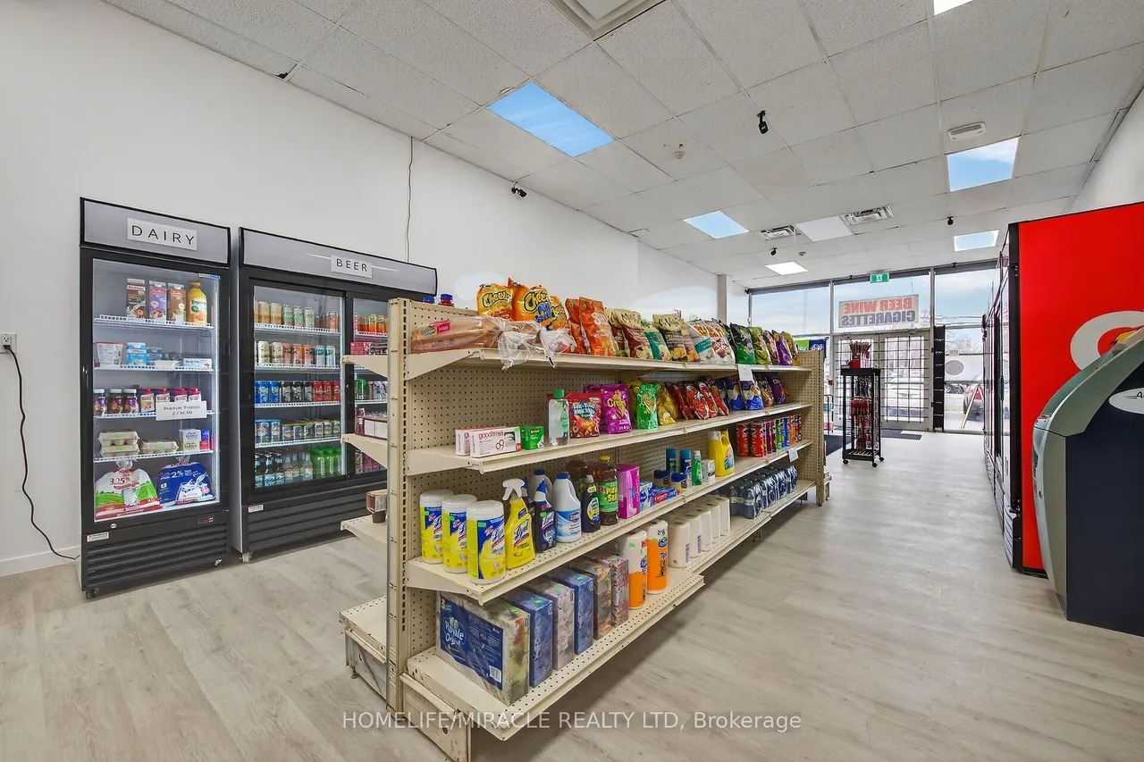 1051 Upper James Street — photo 16