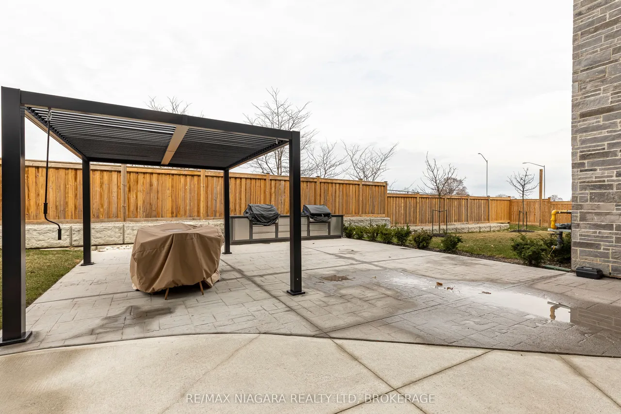 120 Springvalley Crescent — photo 15