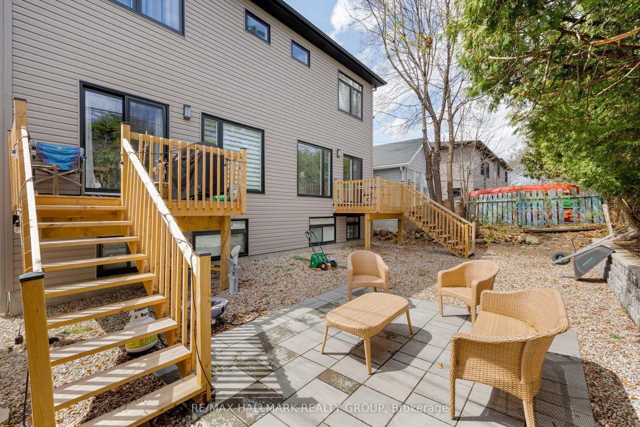 165 LONGPRE Street — photo 36