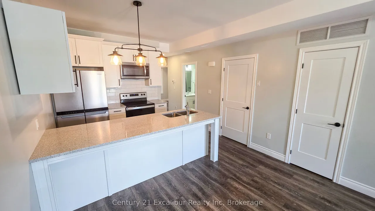 360 Queen Street E — photo 7