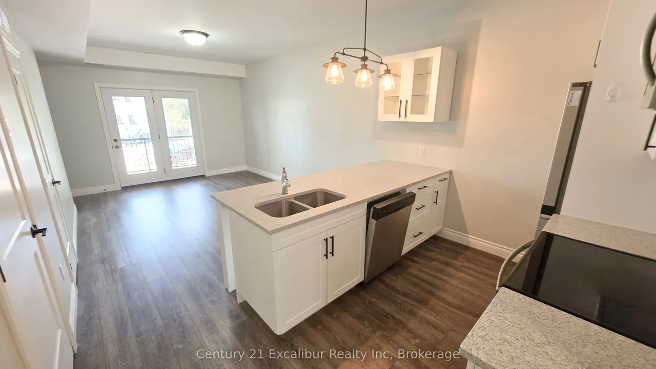360 Queen Street E — photo 6