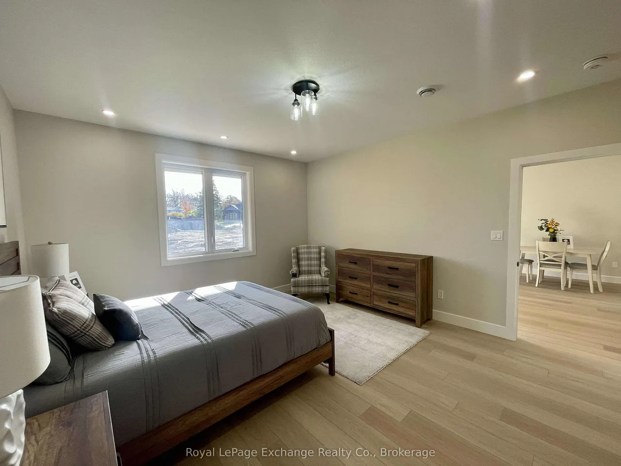 24 Mercedes Crescent N — photo 16