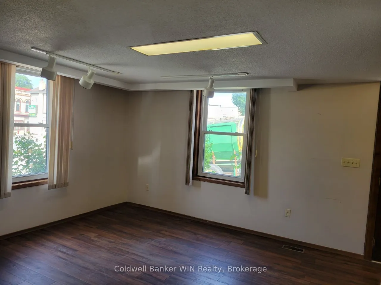 120 King Street E — photo 21