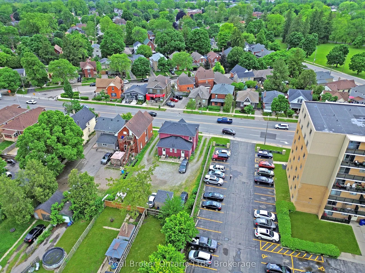 273 Brant Avenue — photo 25