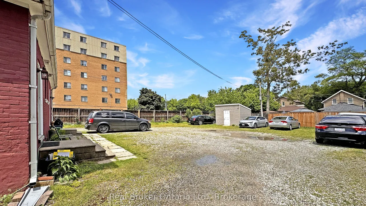 273 Brant Avenue — photo 3
