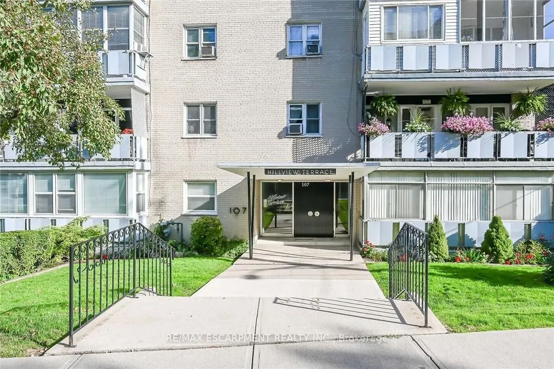 107 ST JOSEPH'S Drive — photo 2