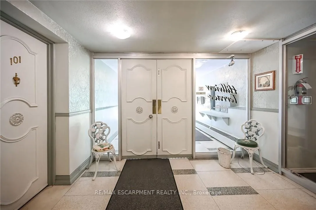 107 ST JOSEPH'S Drive — photo 3