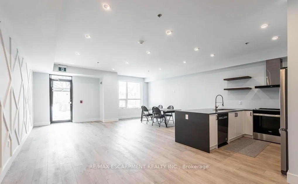 120 SPRINGVALLEY Crescent — photo 18